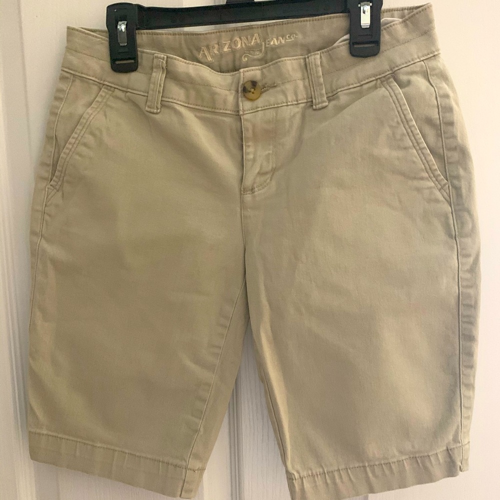 Kids khaki shorts. Size 3.